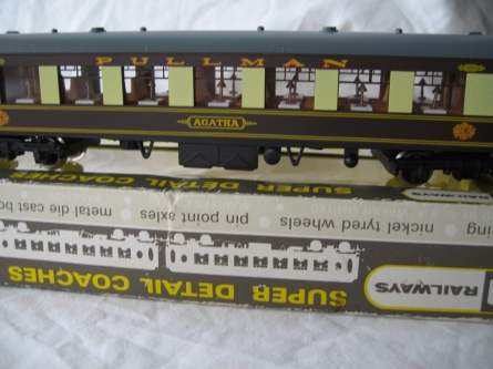 Wrenn W6001AG Agatha Brown/Cream Pullman Coach
