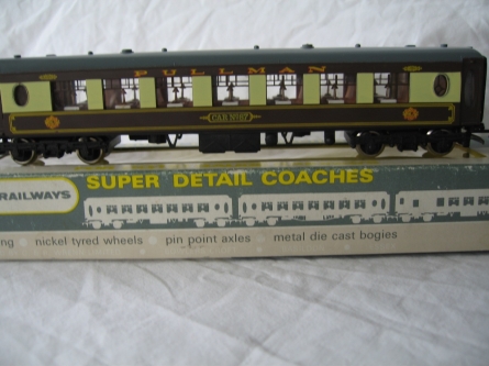 Wrenn W6001A No 87 Brown/Cream Pullman Coach -WT 