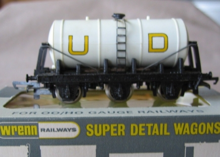Wrenn W4657 "UD" 6 Wheeled Tanker Wagon-White  