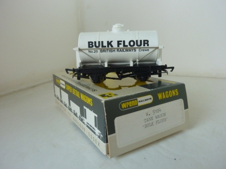 Wrenn W.5104 "Bulk Flour" Tank Wagon - White - RARE