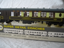 Wrenn W6000  No 77 Pullman Brk Coach - Brown/Cream - WT 