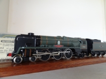  W.2415  "Lord Dowding" R/B B/B Locomotive - Limited Edition ( No 192 )-RARE