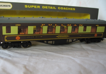 Wrenn W6012 "Pegasus" Golden Arrow Pullman-Brown Tables  