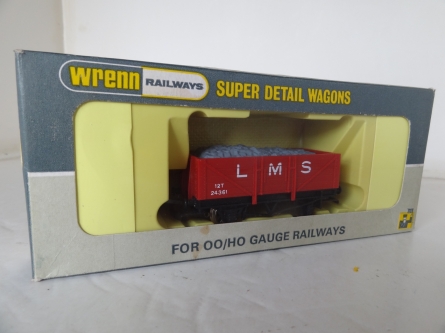 Wrenn W5032 LMS Wagon with Grey Load - L/B - P3