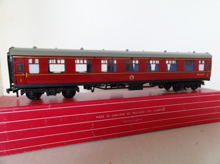 Hornby Dublo 4062 1st Class Open Corridor Coach - BR - 2/3 Rail Operation