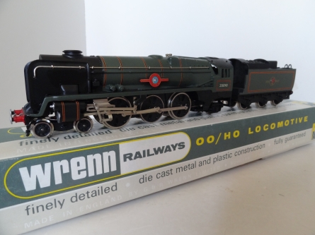 Wrenn W.2297 "Blue Star" Rebuilt M/N Locomotive in BR Green -  35010 - RARE