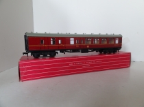 Hornby Dublo 4053 B.R, Brk/2nd Maroon Coach - 2/3 Rail Operation