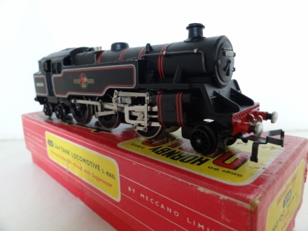 Hornby Dublo 2218 4MT BR Tank Locomotive -2 Rail - 80033     