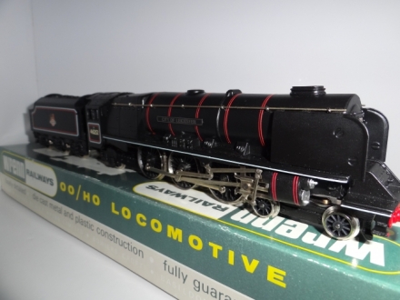 JUST IN ! - 30 Period 4 Wrenn Basildon Locomotives - NEAR MINT CONDITION